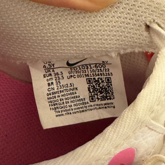 AIR FORCE 1 LOW PS Valentine's Day 2023 Youth size 4.5 - Picture 9 of 9